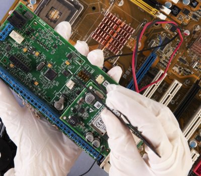 close-up-hands-holding-hardware-components FHD